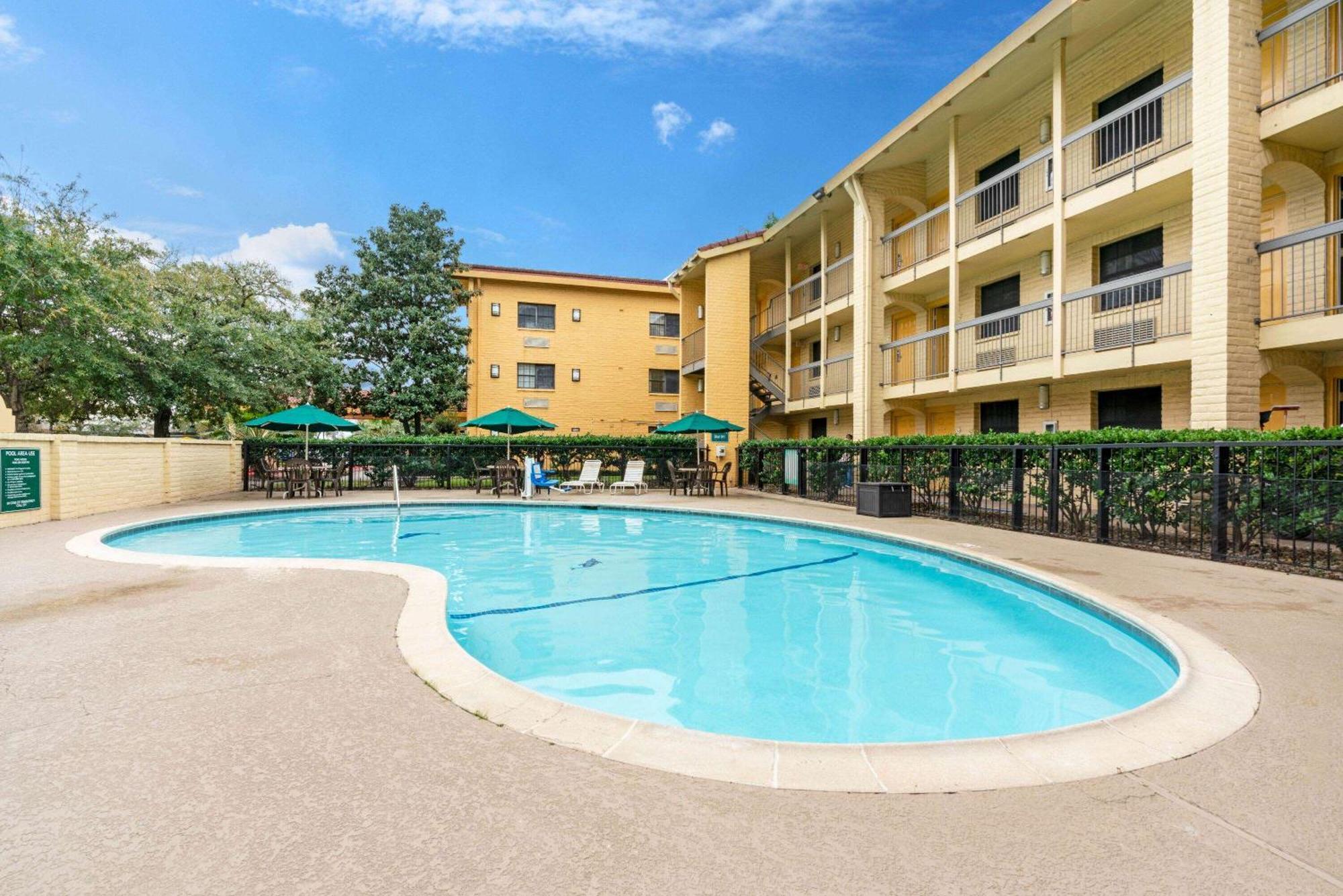 Super 8 By Wyndham North Hotel The Woodlands